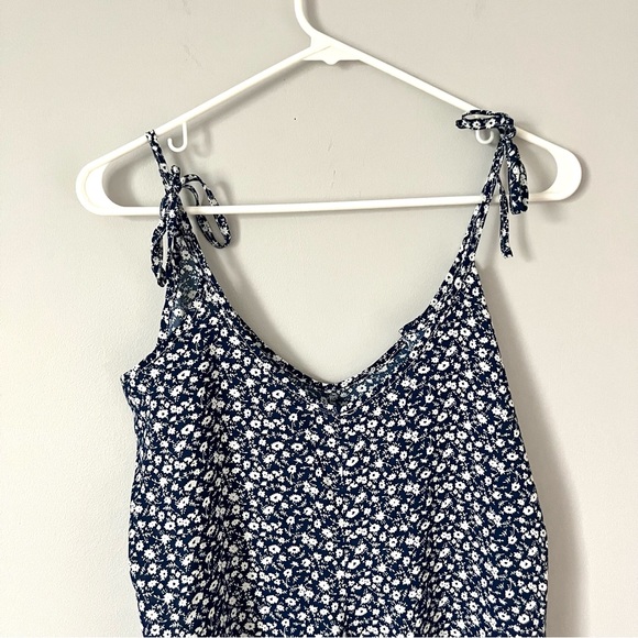 🍭 3/$10 blue & white floral maxi dress - Picture 12 of 15